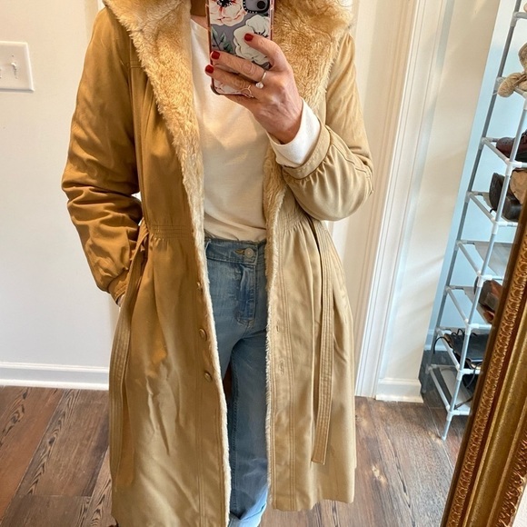 Vintage Jackets & Blazers - Vintage tan faux fur trim button up cinched waist Hooded coat Cotton